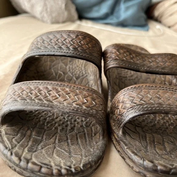 SANDALS! - Picture 3 of 5